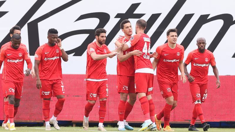 Ümraniyespor – Sivasspor Maçı Saat Kaçta? Hangi Kanalda?